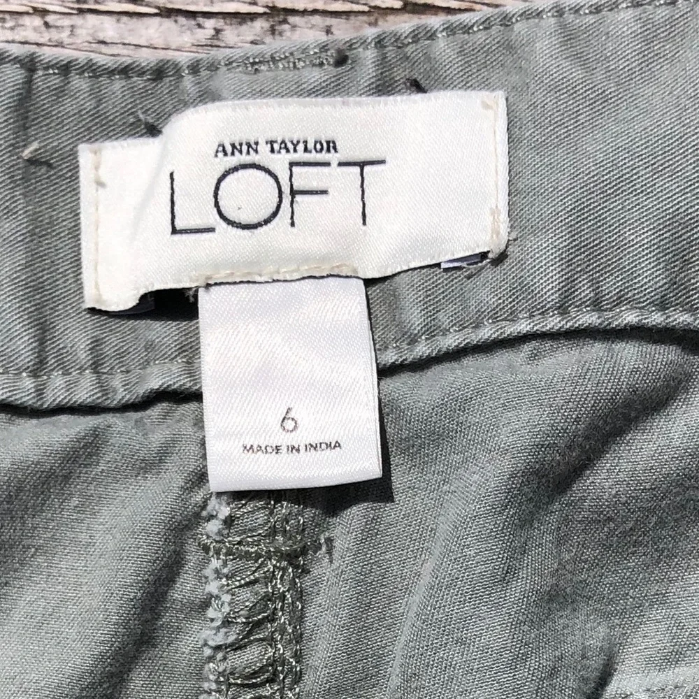 - LOFT Sz 6 Grayish Green Cargo Shorts! EUC!